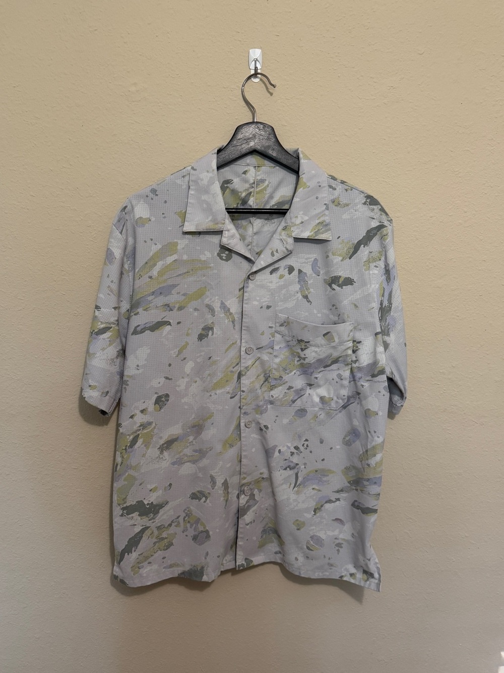 Lululemon Light Gray Camp Shirt Size M